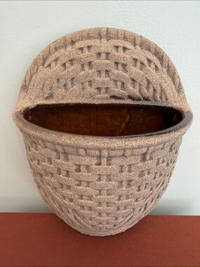 Vintage Haeger Ceramic Textured Basketweave Wall Pocket.